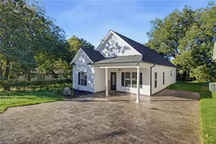 316 Pickett Pl, High Point, NC 27262 - Photo 2