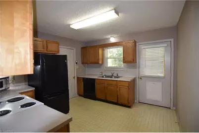 394 Meadow Lark Lane, Thomasville, NC 27360 - Photo 6