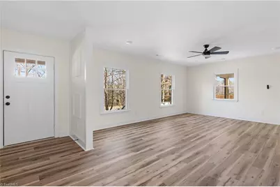 1009 Benjamin Parkway, Greensboro, NC 27408 - Photo 10