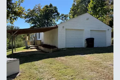 302 Queens Way, Randleman, NC 27317 - Photo 2