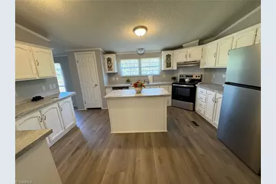 302 Queens Way, Randleman, NC 27317 - Photo 12