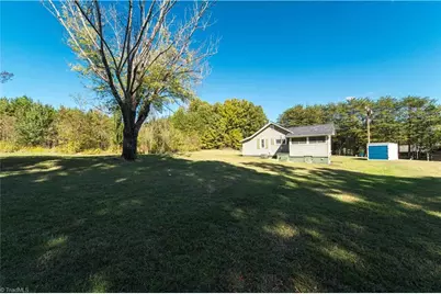 1015 Booth Street, Walnut Cove, NC 27052 - Photo 8