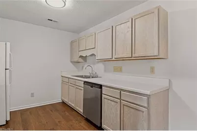7149 W Friendly Avenue #D, Greensboro, NC 27410 - Photo 16