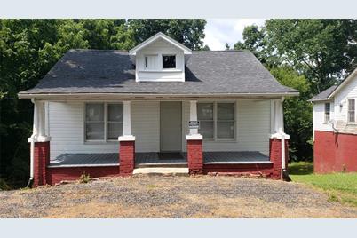 1104 & 1102 Lindsey Street - Photo 1