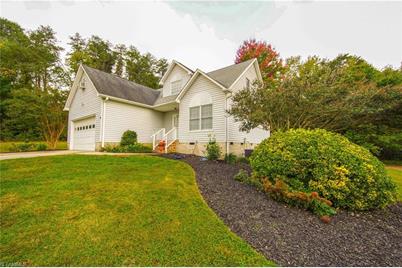960 Twin Creek Road - Photo 1