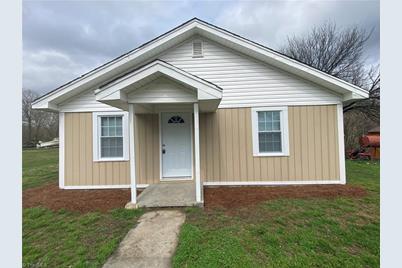 106 Brown Street, Thomasville, NC 27360 - Photo 1