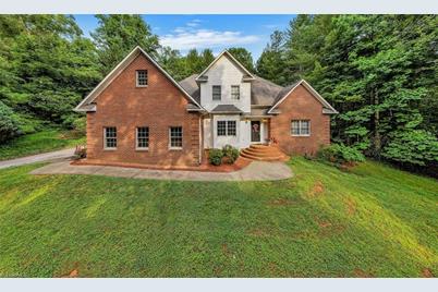 213 McElwee Street, North Wilkesboro, NC 28659 - Photo 1