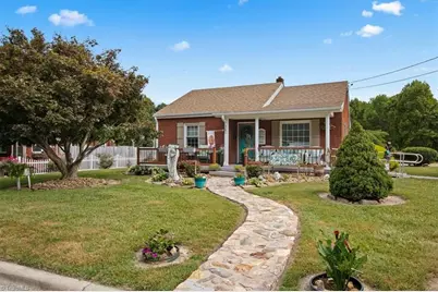 340 W Oakdale Street, Mount Airy, NC 27030 - Photo 1