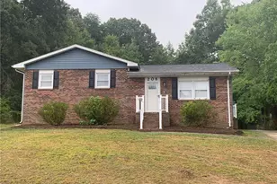 206 Knollwood Dr, Eden, NC 27288 - Photo 1