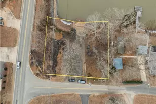 470 Lakeshore Dr, Lexington, NC 27292 - Photo 1