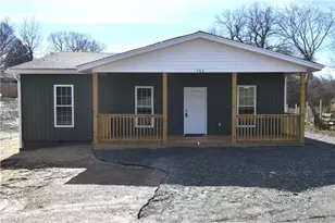 703 Snead St, Reidsville, NC 27320 - Photo 1