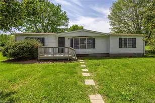 122 Clebourne Ln, Reidsville, NC 27320 - Photo 1