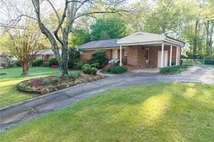 605 Westchester Dr, High Point, NC 27262 - Photo 1