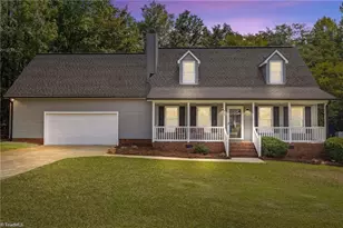 814 N Greenbriar St, Liberty, NC 27298 - Photo 1