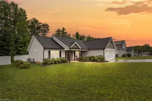 111 Brooke Ridge Dr, Thomasville, NC 27360 - Photo 1