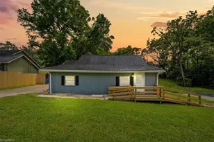 539 W Salisbury St, Denton, NC 27239 - Photo 1