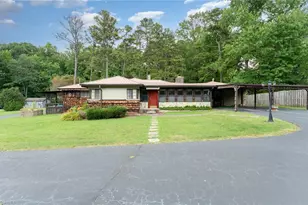 113 Ridgeway Dr, Thomasville, NC 27360 - Photo 1