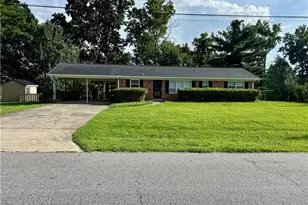 2205 Plainview Dr, High Point, NC 27265 - Photo 1