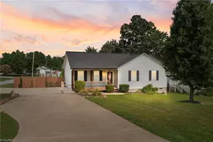 1 Hidden Hills Dr, Thomasville, NC 27360 - Photo 1