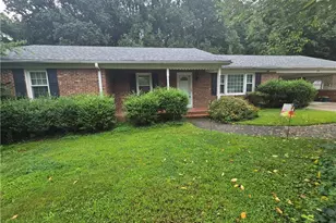 408 Crestview Dr, Thomasville, NC 27360 - Photo 1