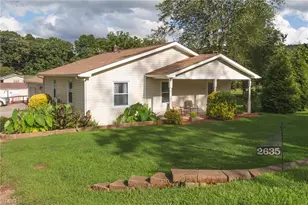 2635 Brushy Mountain Rd, Wilkesboro, NC 28697 - Photo 1