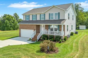 112 Oak Pointe Ln, Wilkesboro, NC 28697 - Photo 1