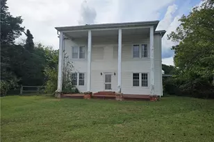 113 W Willow St, Yadkinville, NC 27055 - Photo 1