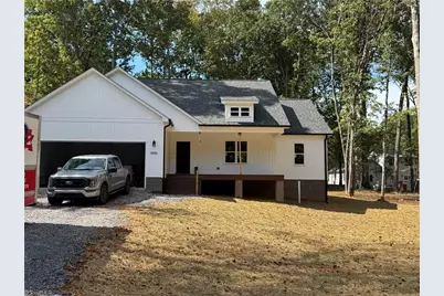 424 E Brookwood Avenue, Liberty, NC 27298 - Photo 1