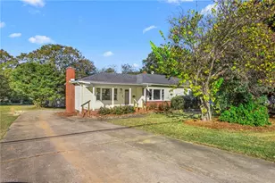 902 Liberty Dr, Thomasville, NC 27360 - Photo 1