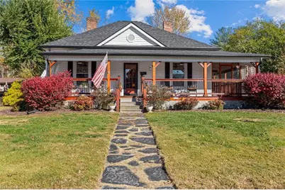 200 W Oakdale Street, Mount Airy, NC 27030 - Photo 1