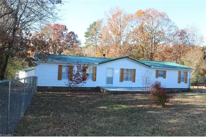 139 Crestwood Circle, Lexington, NC 27295 - Photo 1