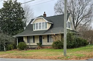 324 Salem St, Lexington, NC 27292 - Photo 1