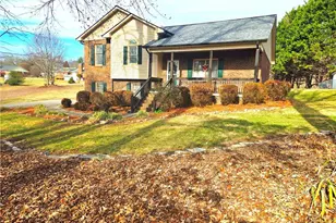 275 Raven Oak Dr, Wilkesboro, NC 28697 - Photo 1