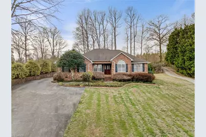 471 W Hunting Ridge Drive, Thomasville, NC 27360 - Photo 1
