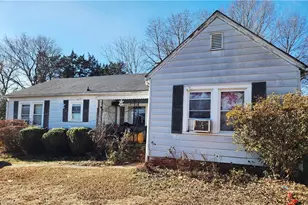 916 Liberty Dr, Thomasville, NC 27360 - Photo 1