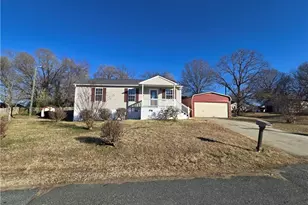 905 Hunt St, Burlington, NC 27217 - Photo 1