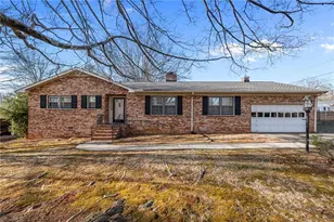 304 Irving Park Dr, Kernersville, NC 27284 - Photo 1