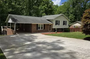 1542 Overlook Dr, Wilkesboro, NC 28697 - Photo 1