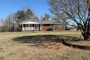 901 Wolf Island Rd, Reidsville, NC 27320 - Photo 1