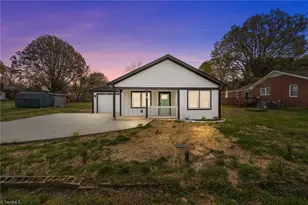 122 S School St, Burlington, NC 27217 - Photo 1