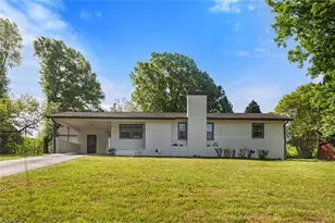 306 Lakeshore Dr, Thomasville, NC 27360 - Photo 1