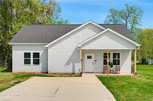 413 Bradley St, Burlington, NC 27215 - Photo 1
