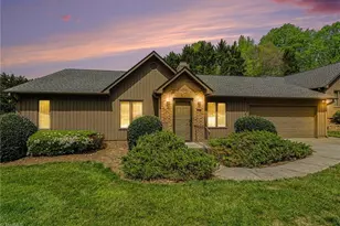 572 Ridgehaven Dr, Winston-Salem, NC 27104 - Photo 1