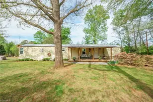 4021 26th St Ct NE, Hickory, NC 28601 - Photo 1