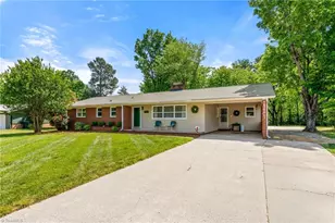 116 Lakeview Cir, Thomasville, NC 27360 - Photo 1