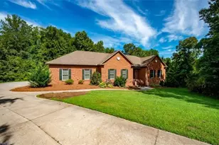 123 Pleasant Dr, Thomasville, NC 27360 - Photo 1
