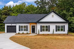 344 W Lee Ave, Yadkinville, NC 27055 - Photo 1