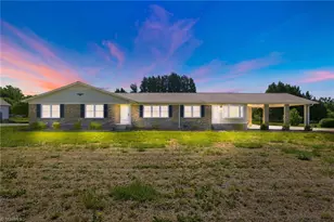3402 Edgefield Rd, Greensboro, NC 27409 - Photo 1