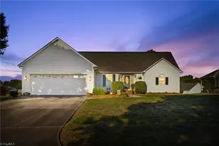 101 Erin Ln, Thomasville, NC 27360 - Photo 1