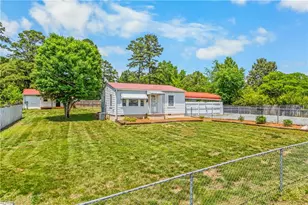 102 Grimes Park Dr, Thomasville, NC 27360 - Photo 1
